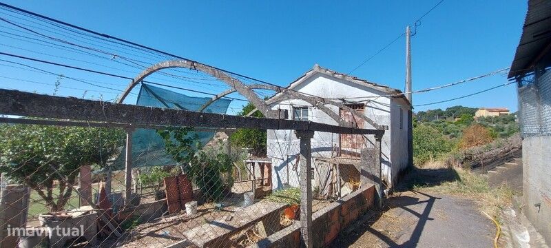 Moradia para restaurar com terreno em Pedrógão Grande