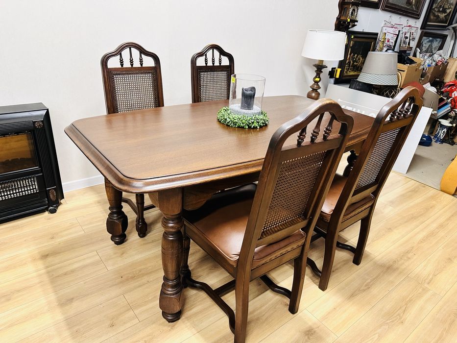 W 100% dębowy stół z 4 krzesłami ze skórą i rafią :)