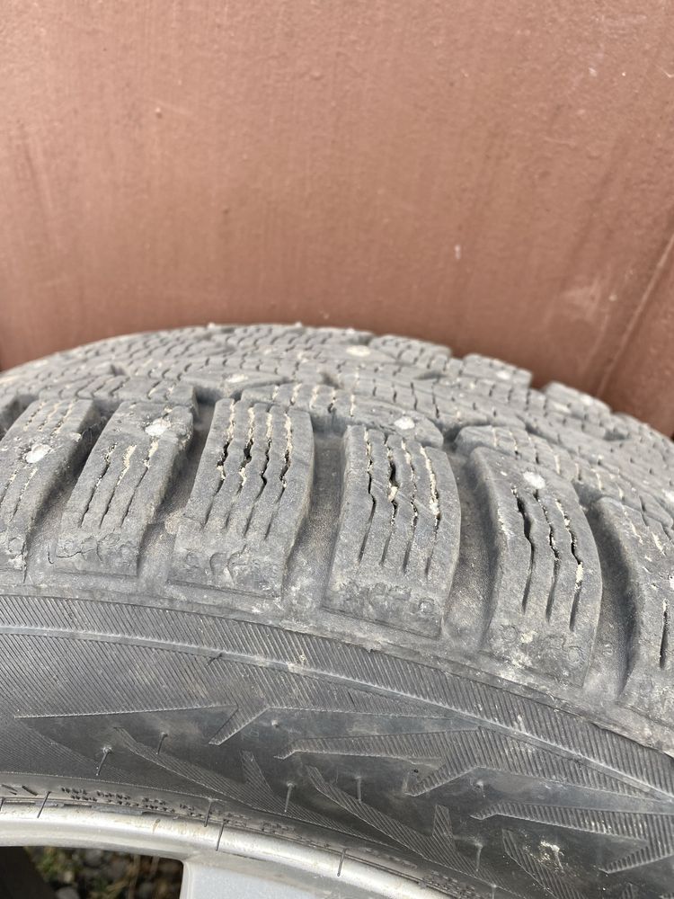 Шини зимові шиповані Nokian tyres 205/55/R16