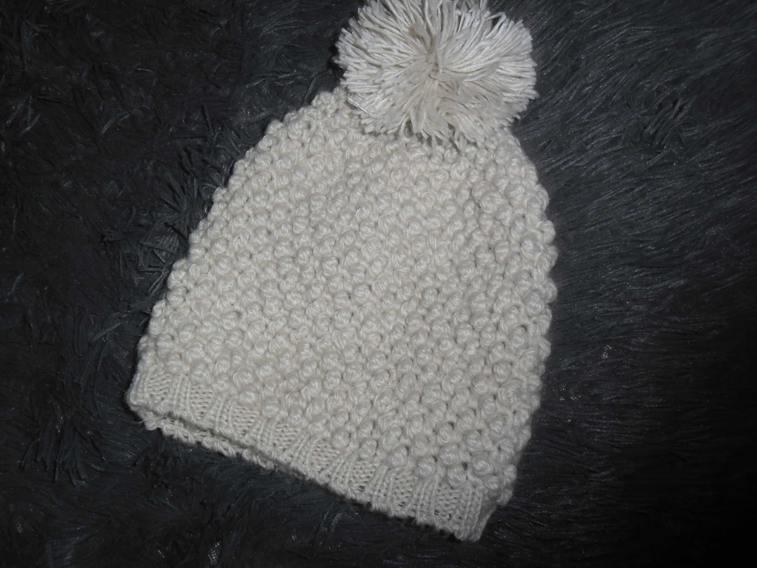 h&M czapka zimowa beżowa z pomponem 53-55 cm na 7-10 lat