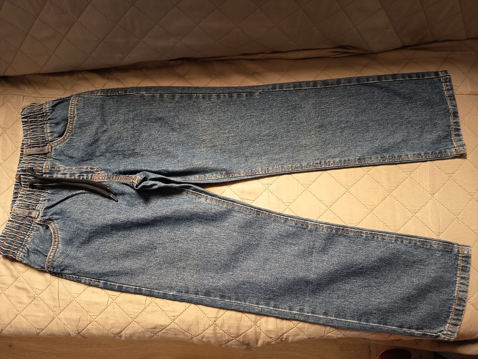 Vendo calças de ganga criança 10 anos novas