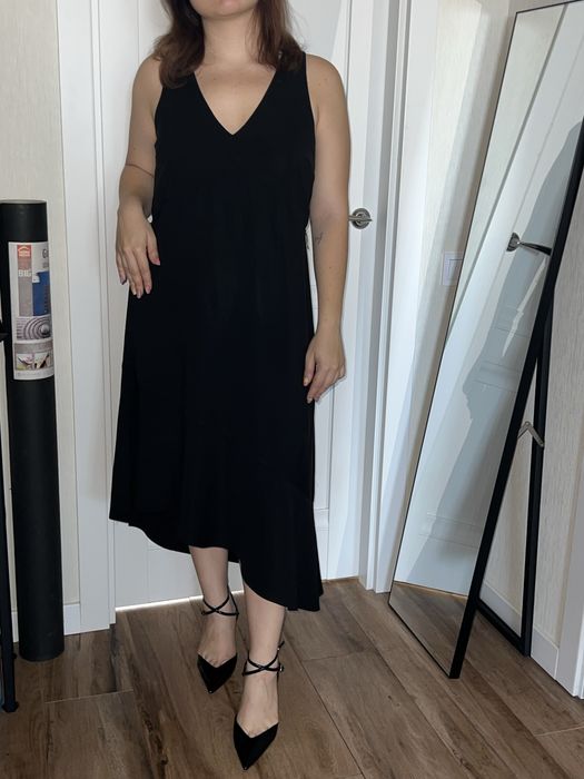 Чорна сукня of white