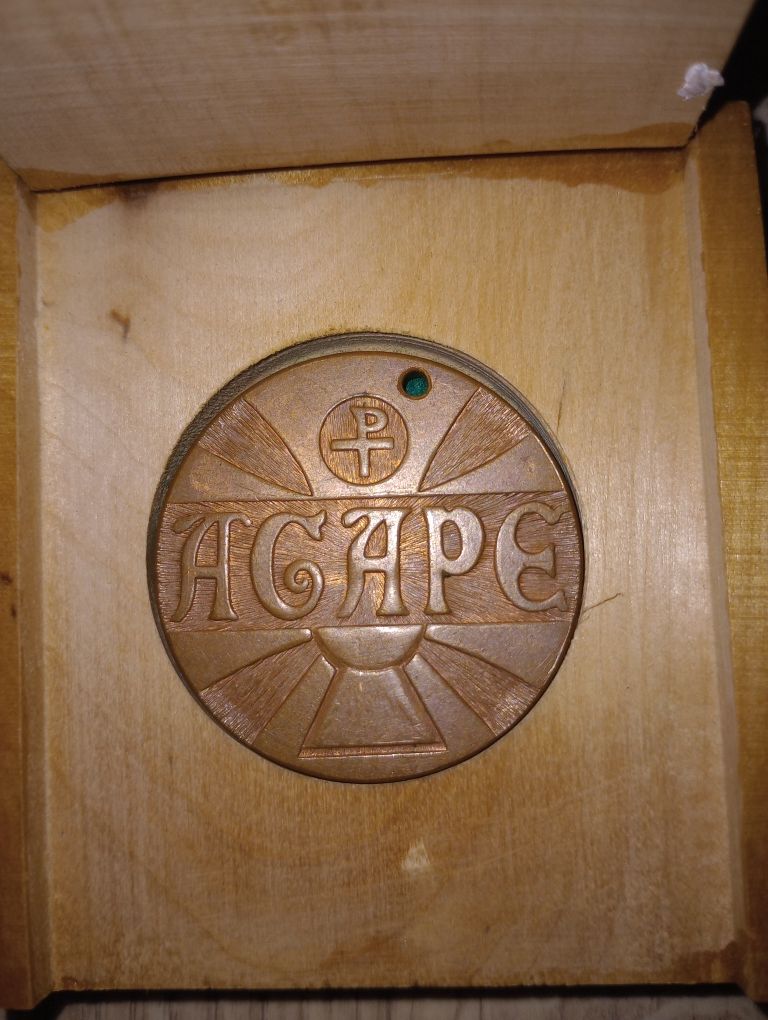 Naszyjnik medal foska Agape