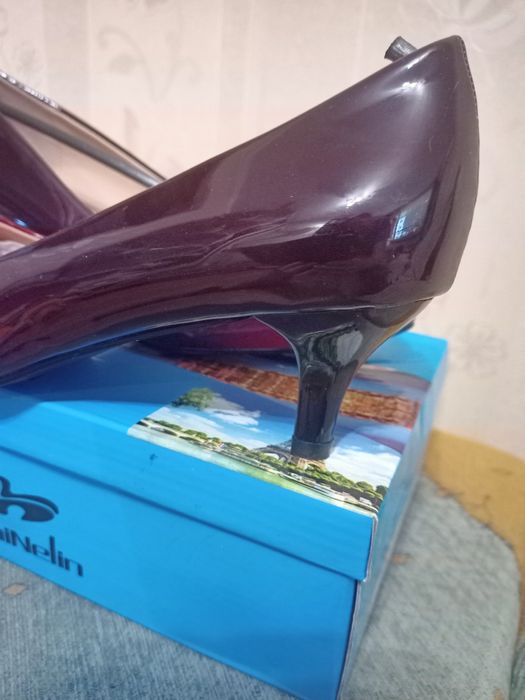 Женские  лаковые туфли