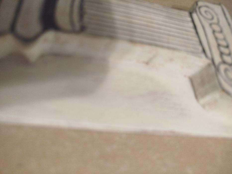 Колона Сальвадора Ділі. Ручна робота дитини інваліда