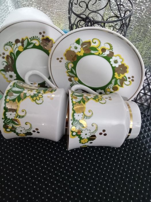 Великі чашки з блюдечками