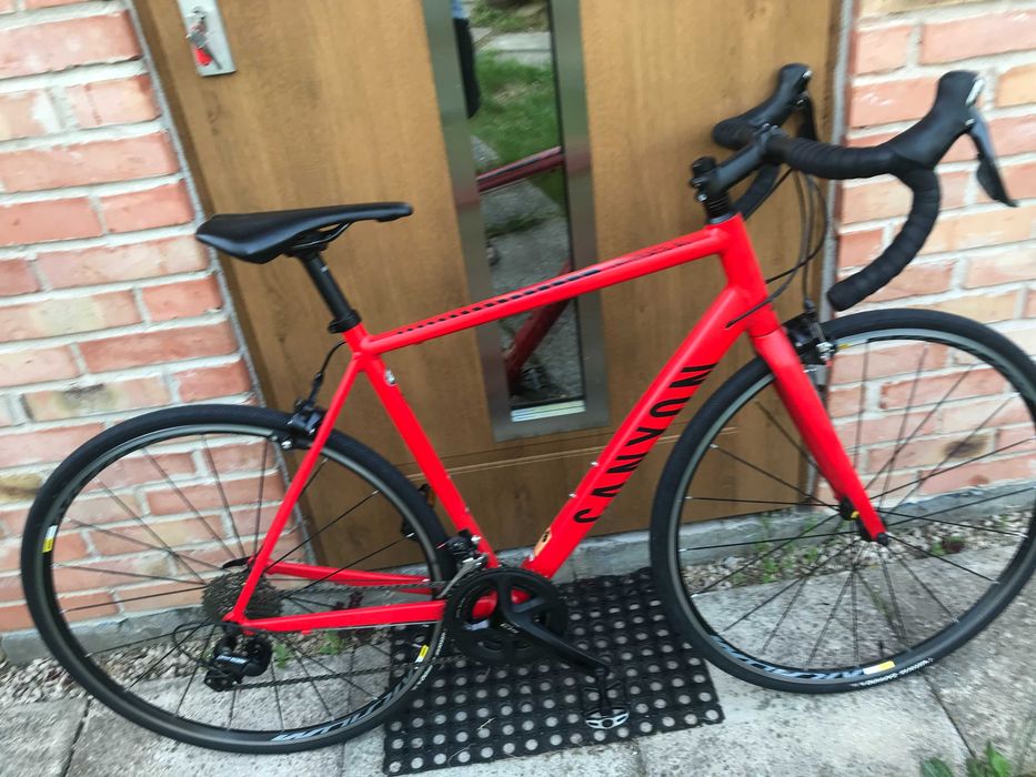 sprzedam rower szosowy czerwony nie używany