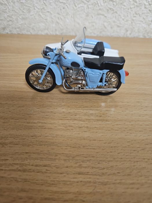 Модель мотоцикл иж планета ю2к 1/24