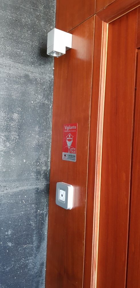 Alarme Securitas direct com 8 detectores de aberturas d portas/janelas