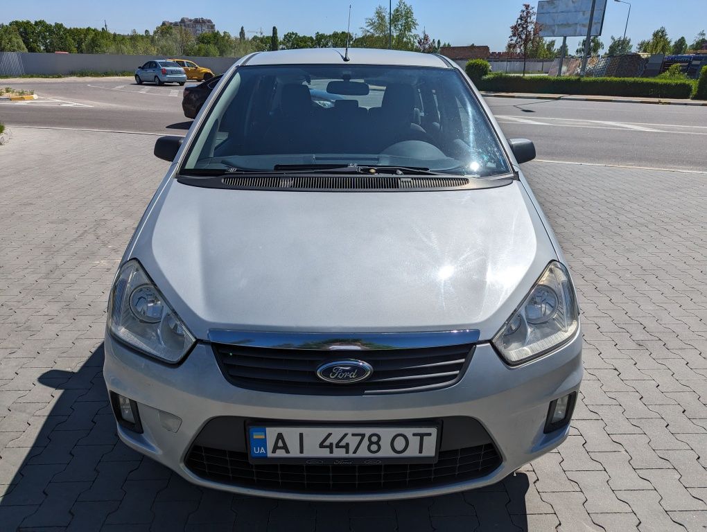 Сімейний автомобіль Ford C-Max