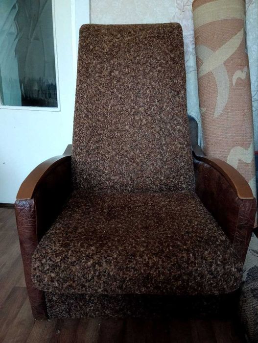 Мягкое кресло-качалка