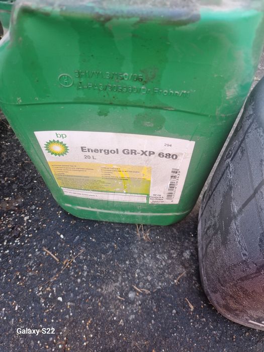 Varios óleos para hidráulicos motores e outros.  Vários lubrificantes