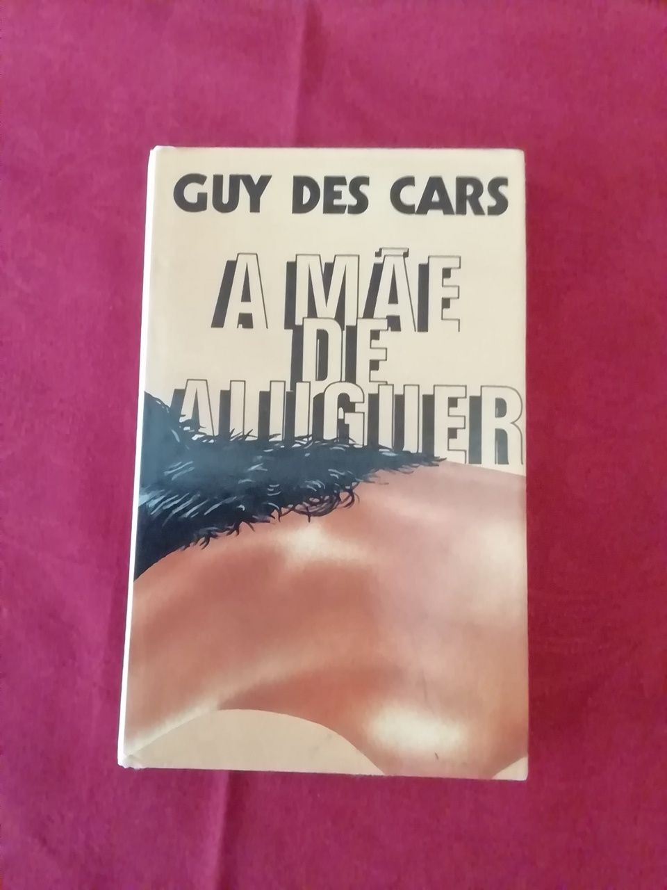 A mãe de aluguer de Guy des Cars