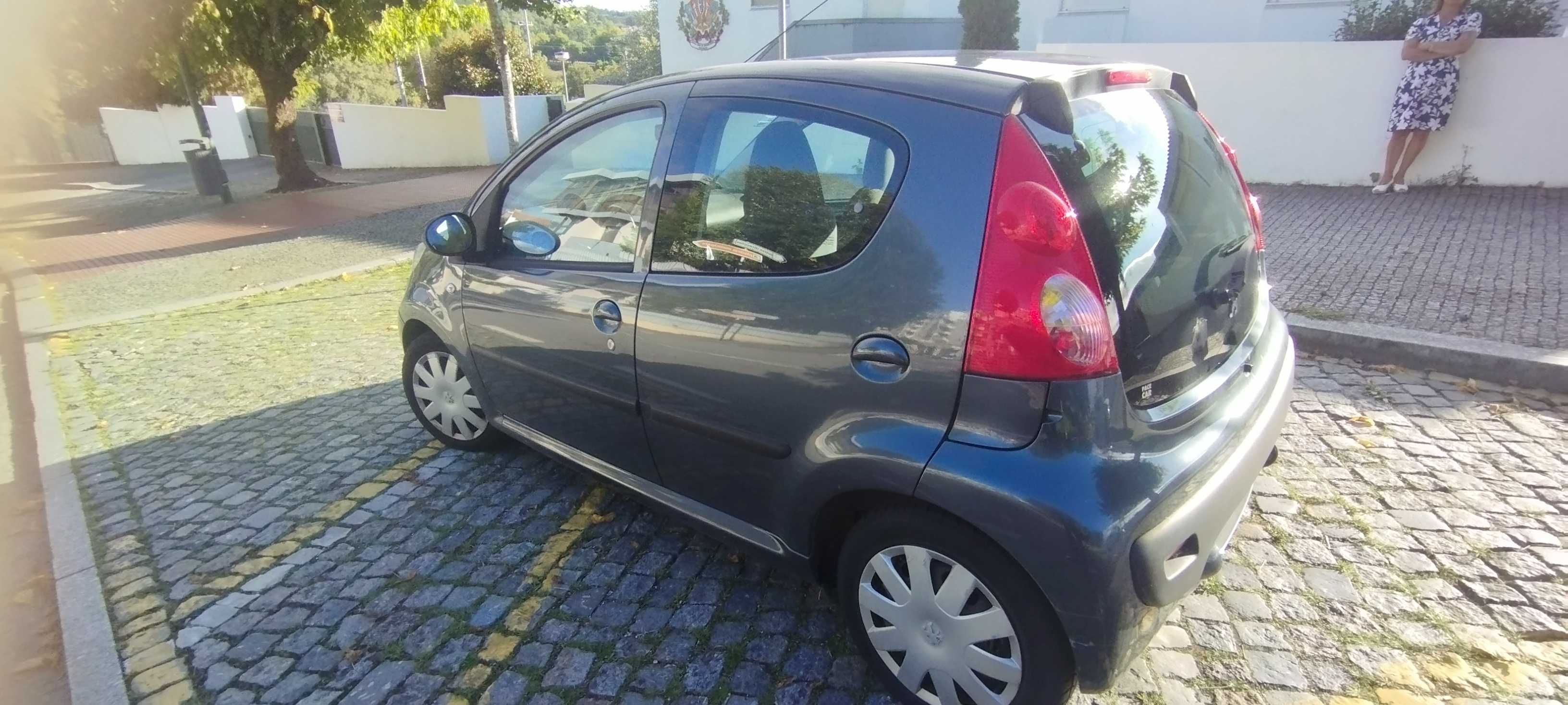 vendo carro usado muito estimado