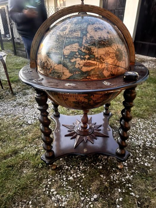 Barek na alkohole w kształcie globusa  Leonardo da Vinci