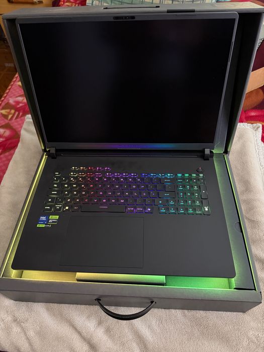 ASUS ROG Strix Scar 18 - 2025