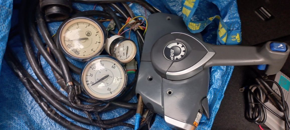Silnik zaburtowy EWINRUDE E-TEC 50KM na manetkę