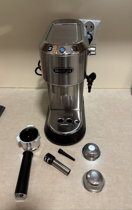 Ekspres kolbowy Delonghi Dedica ec685