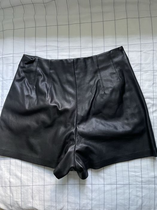 шорти з екошкіри стильні та зручні
