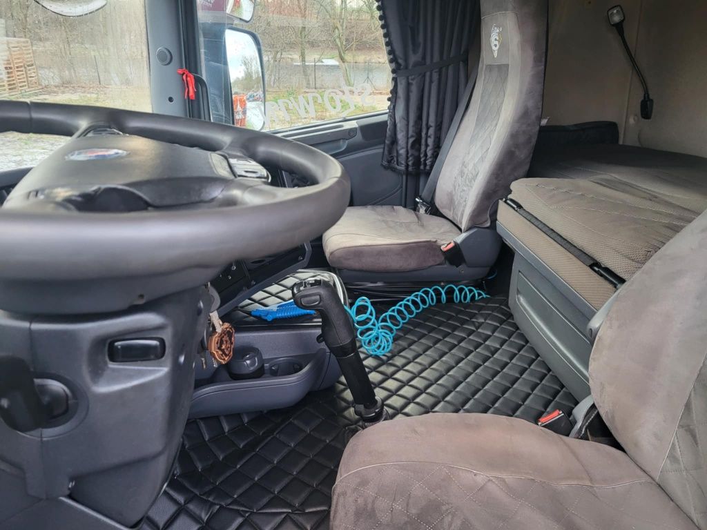 Ciągnik siodłowy SCANIA