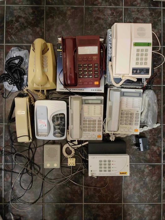 Продам телефоны и всё что на фото