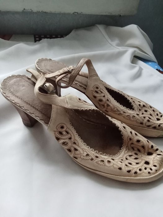 Віддам одяг взуття безкоштовно