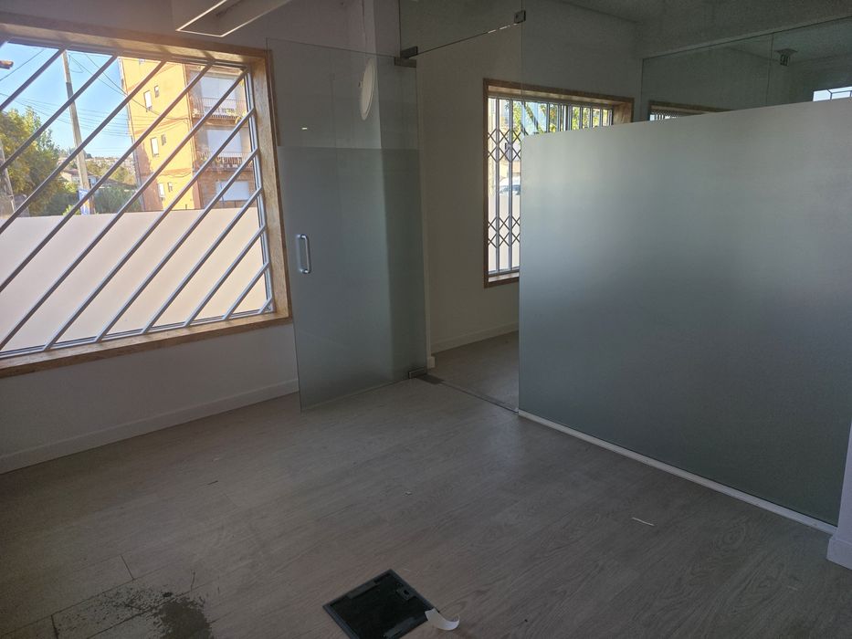 Aluga-se escritorio com sala independente