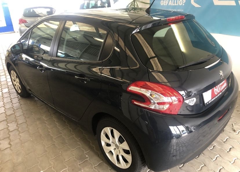 Peugeot 208 1.0 Like - 2016