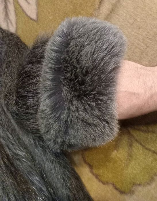 Шуба з хутра єнота 50-54 р