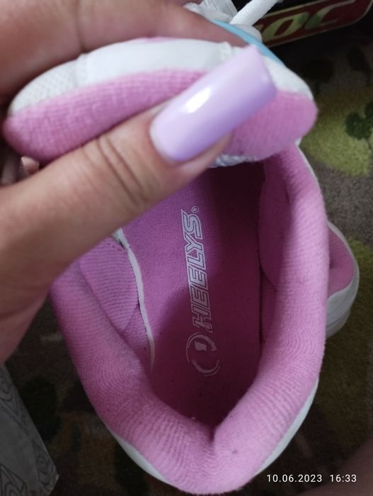 Роликовые кроссовки heelys