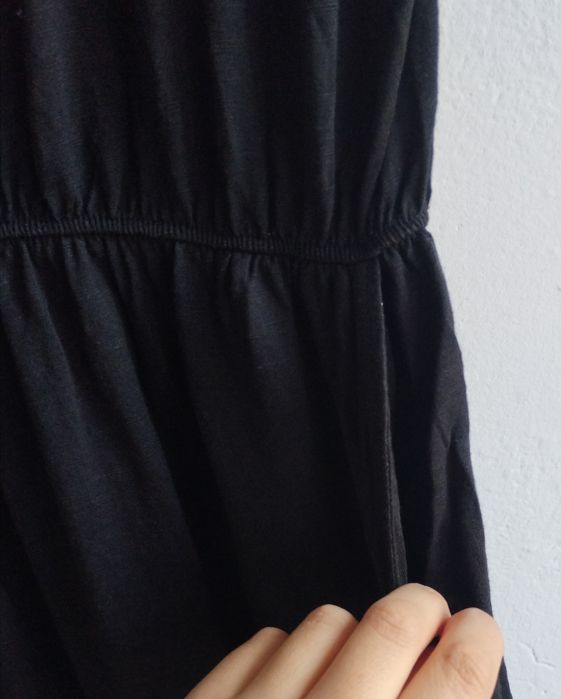 Krótka sukienka damska czarna L z gumką w talii z kieszeniami modna