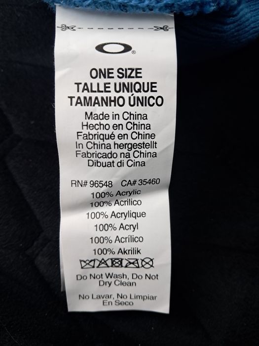 Шапка Carhartt та Oakley