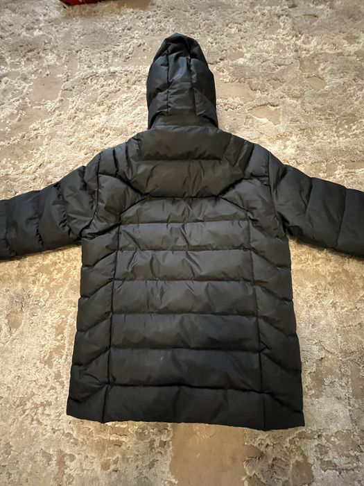 Продам зимову куртку BOSS