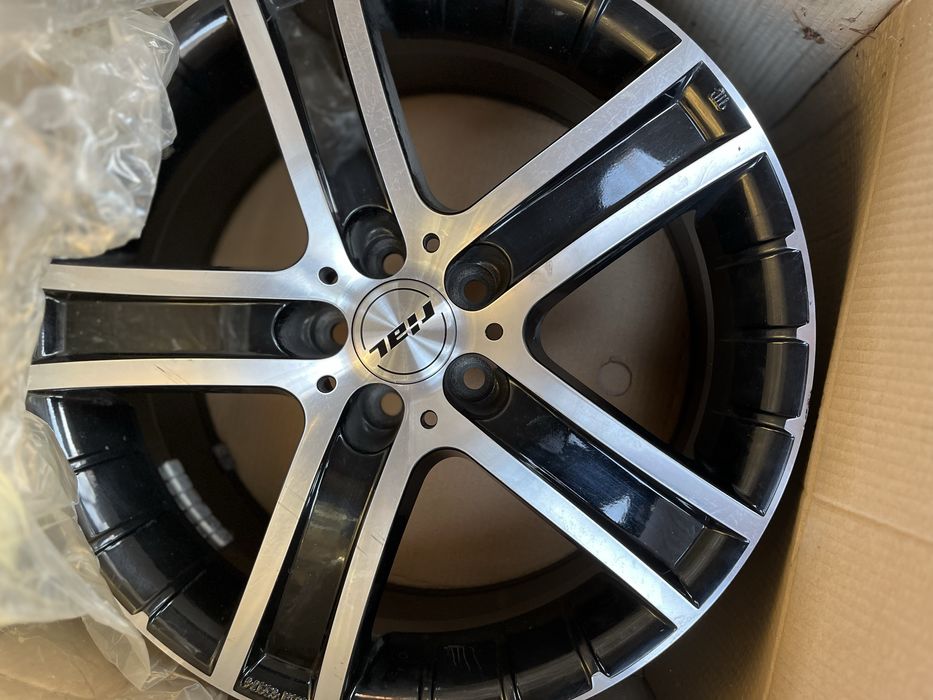 Alufelgi, jak nowe używane przez 3- miesiące