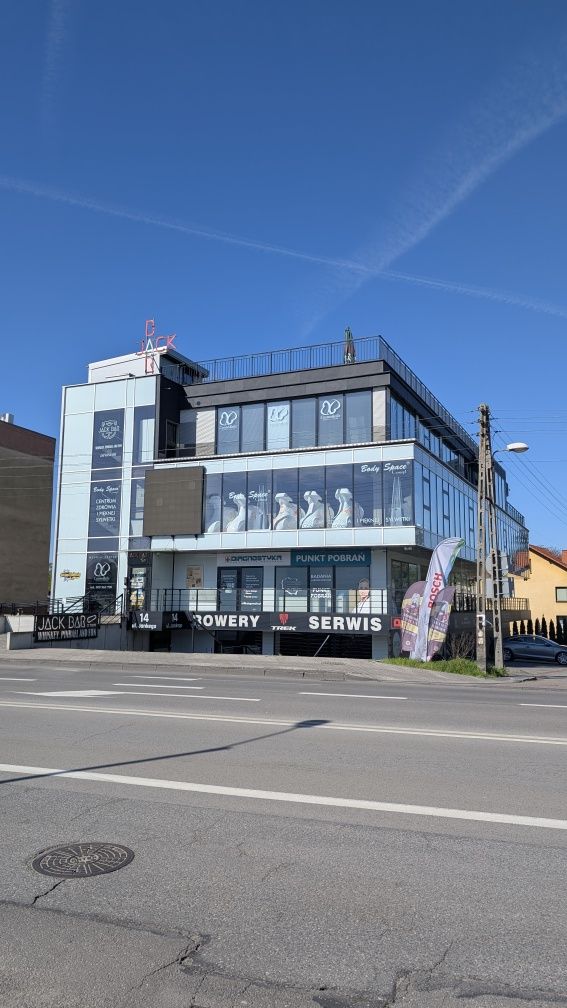 Podnajem stanowiska fryzjerskiego, dostępny parking i klimatyzacja