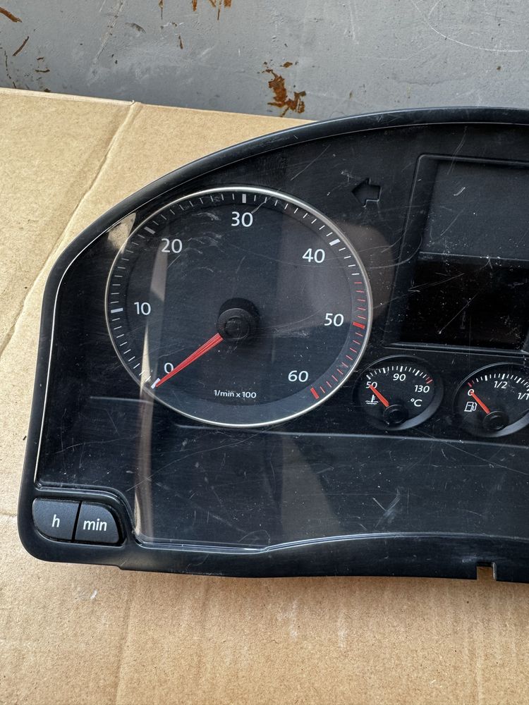 Панель приборов Volkswagen Golf 5