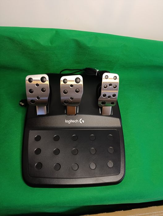 Volante G29, pedais e auscultadores Logitech (3 anos garantia)