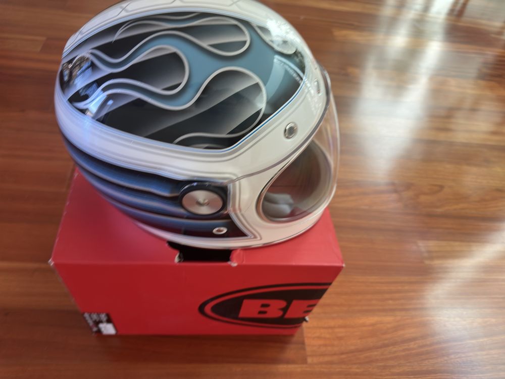 Capacete Bell Bullitt DLX - novo