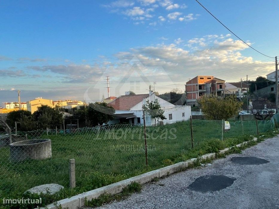 Terreno em fase de legalização com 280 m² na Portela da Azóia, Sant...