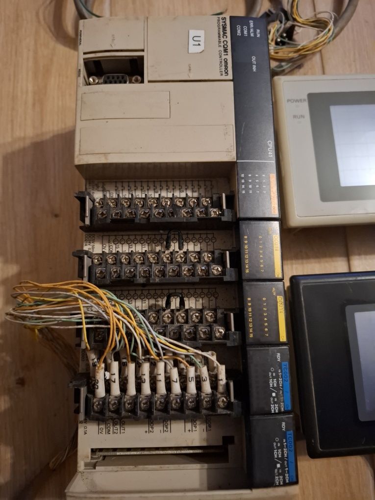 Sterownik omron z panelami