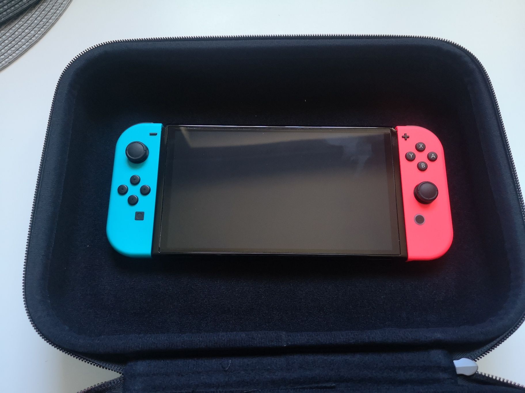 Nintendo switch oled + Pokémon Arceus + box