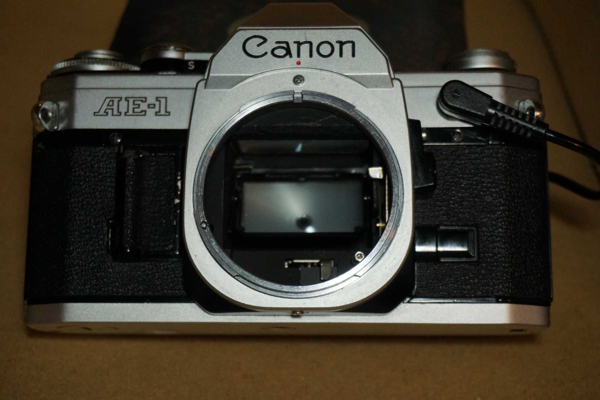 Cannon AE-1 c/ Databack + Obj 28mm f/2.8