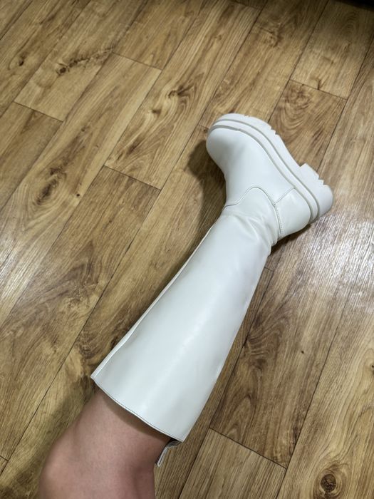 Сапоги чоботи  білі шкіряні Liu Jo стан відмінний