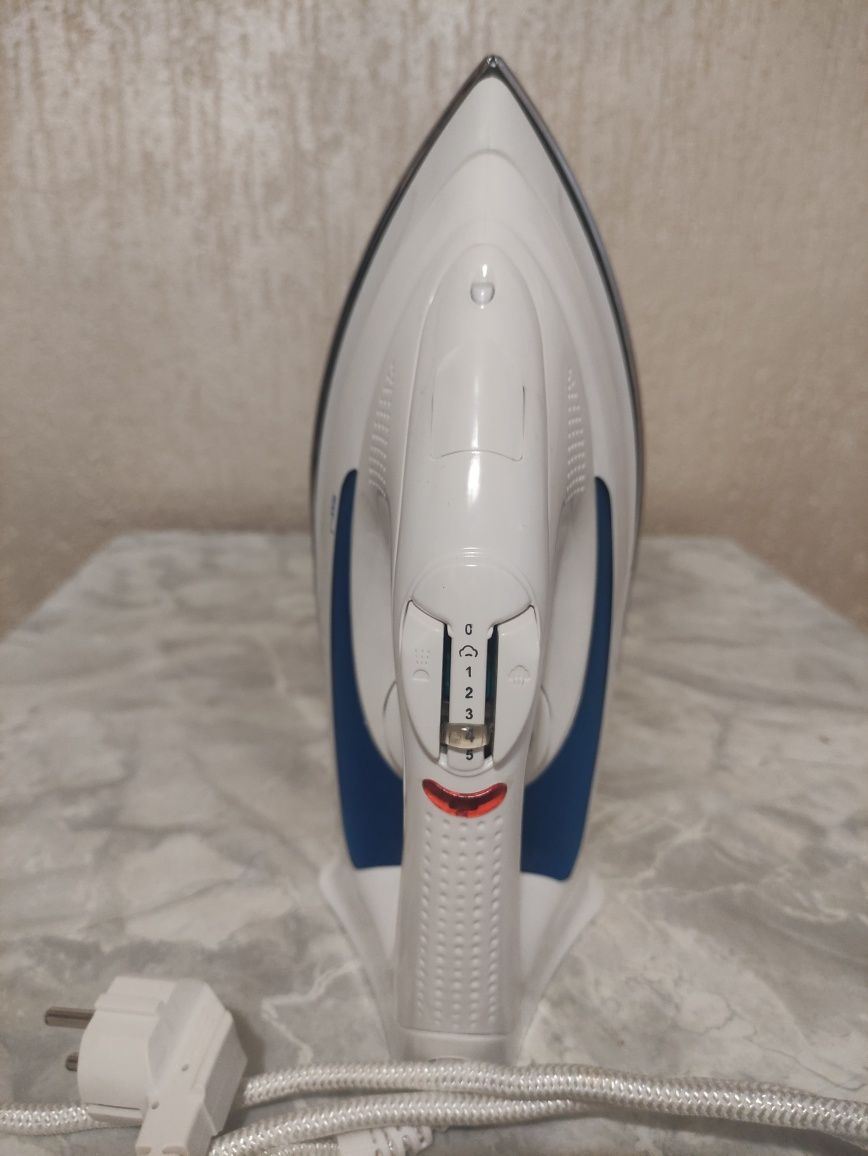 Утюг Steam iron S022