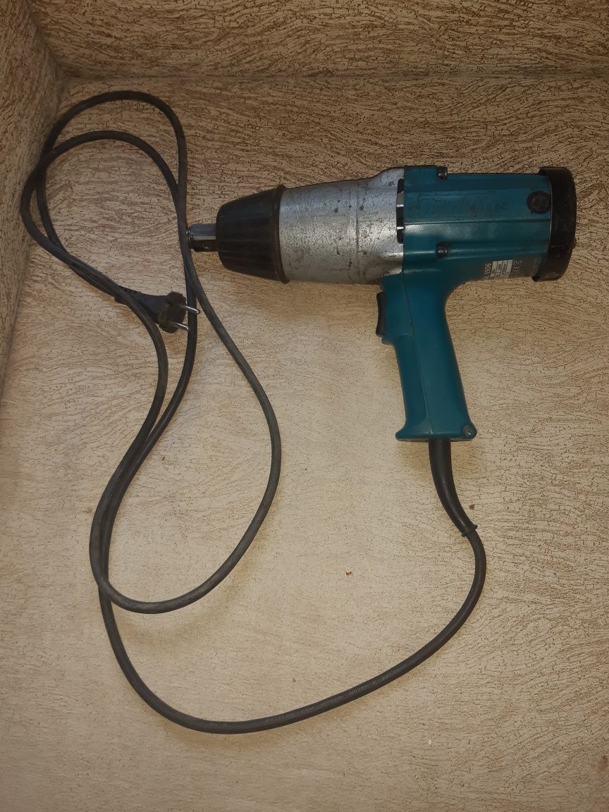 Ударный гайковерт Makita 6906