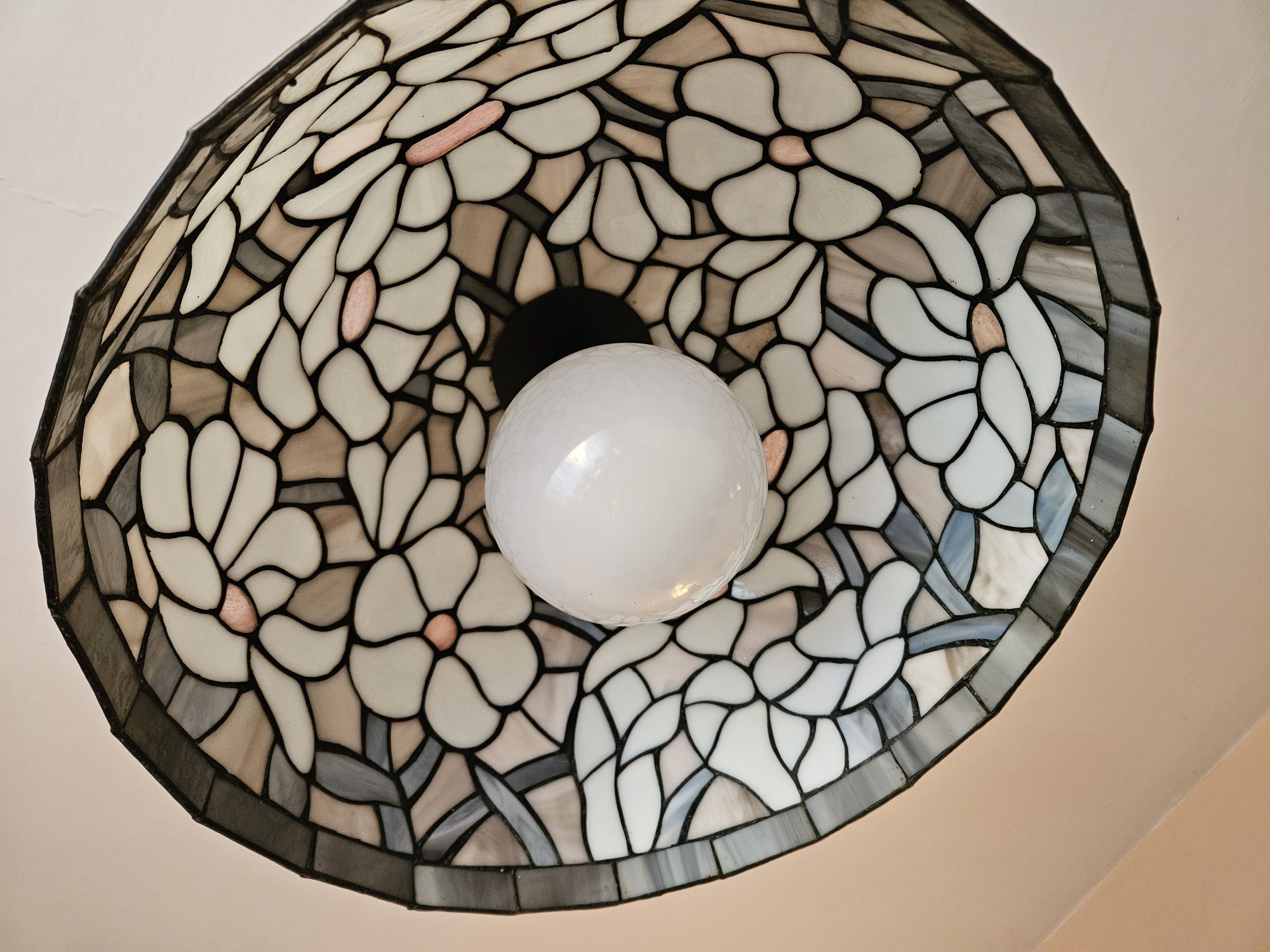 Lampa sufitowa z witraży