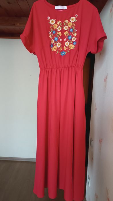 Плаття з вишиванкою з поясом