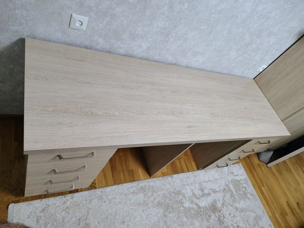 Продам дитячий письмовий стіл