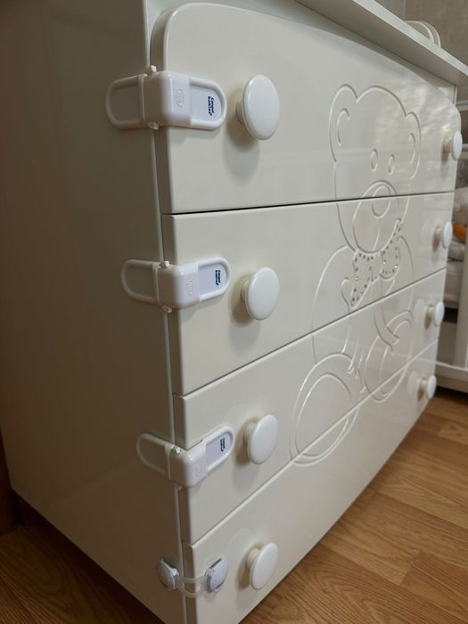 Кроватка дитяча з комодом