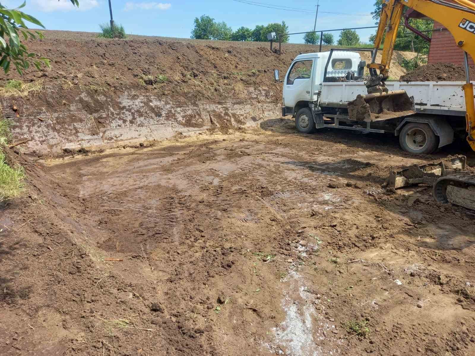 Послуги міні екскаватора та самоскида